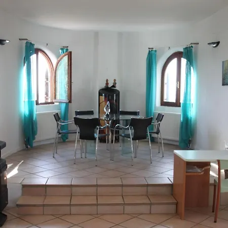 Charly Point By Interhome * Foiníki